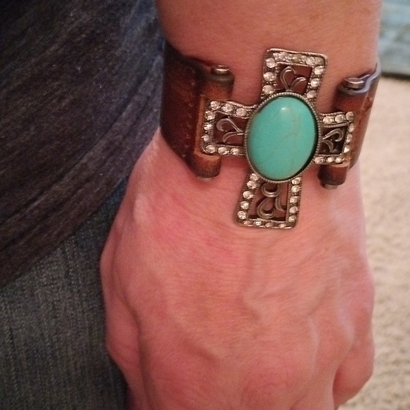 Jewelry - Genuine Leather Turquoise Cross bracelet.